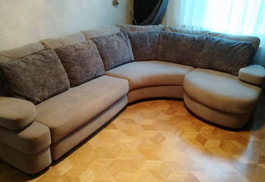 угловой диван с закругленной оттоманкой в Нижнем Тагиле