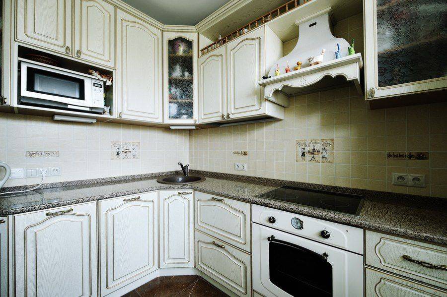 угловая кухня с патиной в Нижнем Тагиле