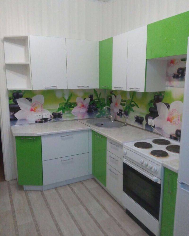 небольшая угловая кухня в Нижнем Тагиле