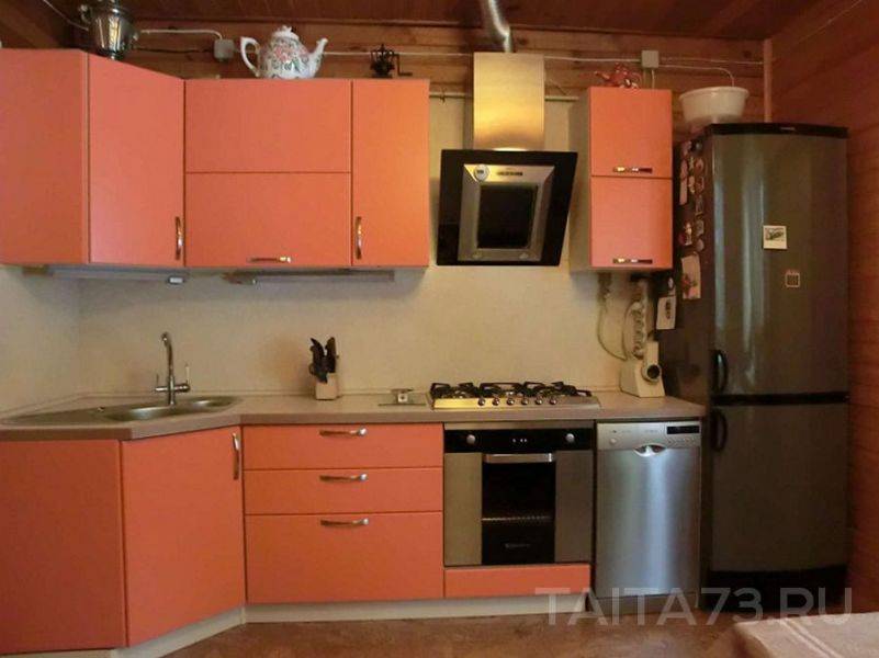 угловая кухня с матовыми фасадами в Нижнем Тагиле