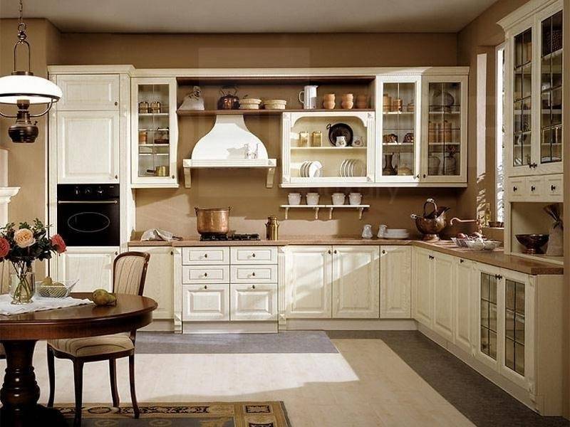 светлая кухня из массива в Нижнем Тагиле