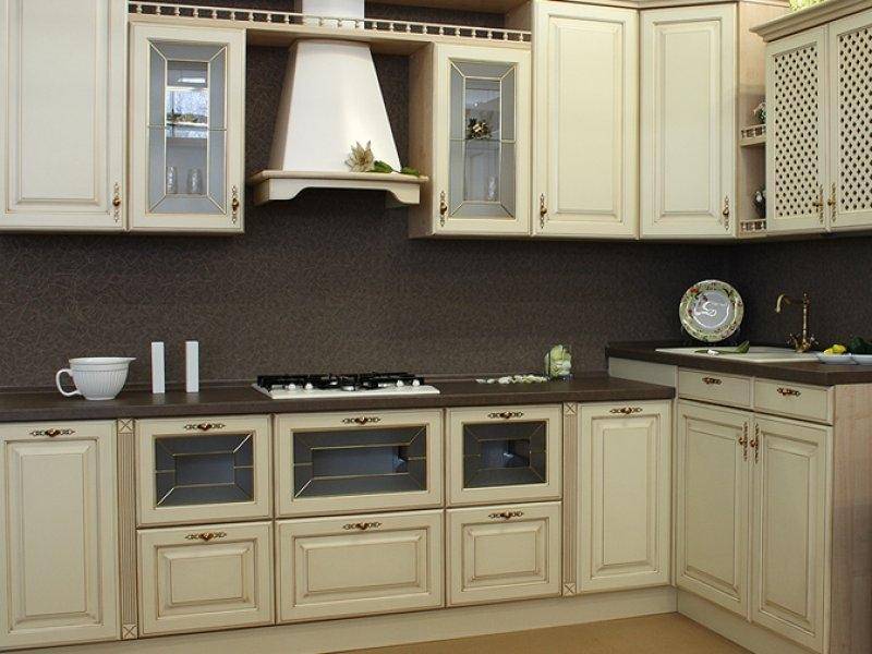угловая классическая кухня в Нижнем Тагиле