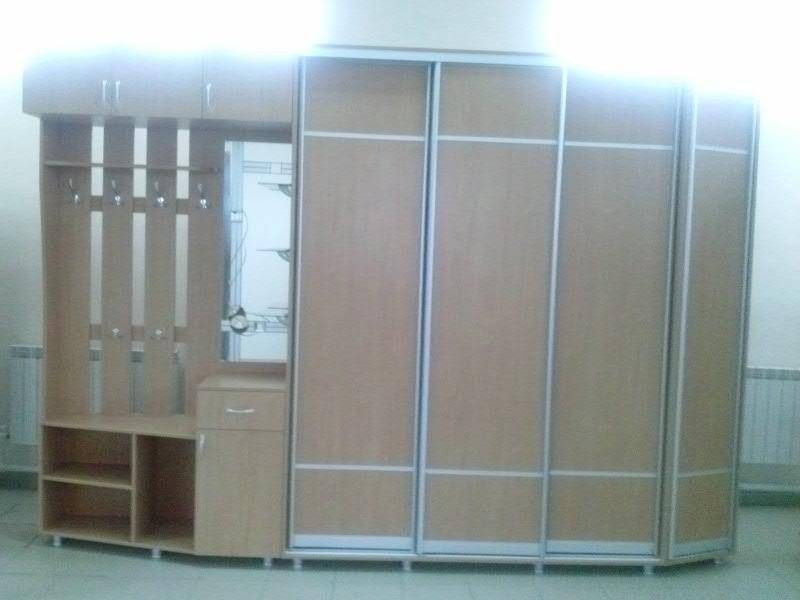 прихожая со шкафом-купе в Нижнем Тагиле
