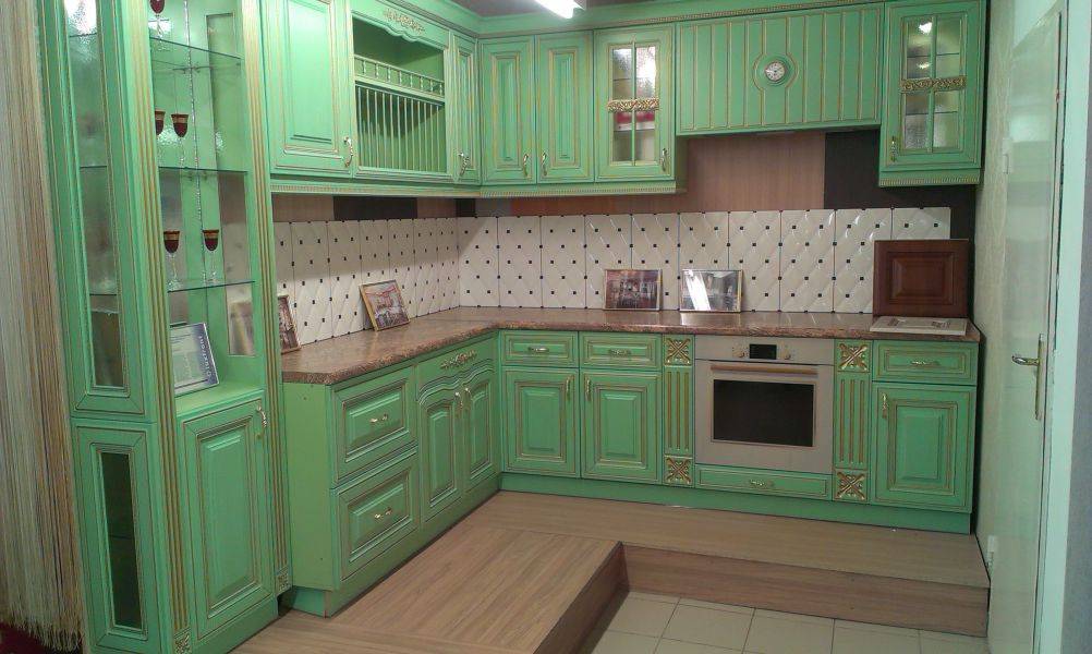 угловая кухня с патиной в Нижнем Тагиле