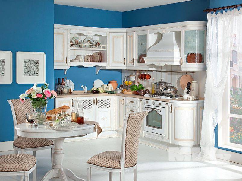 белая классическая кухня ликата в Нижнем Тагиле