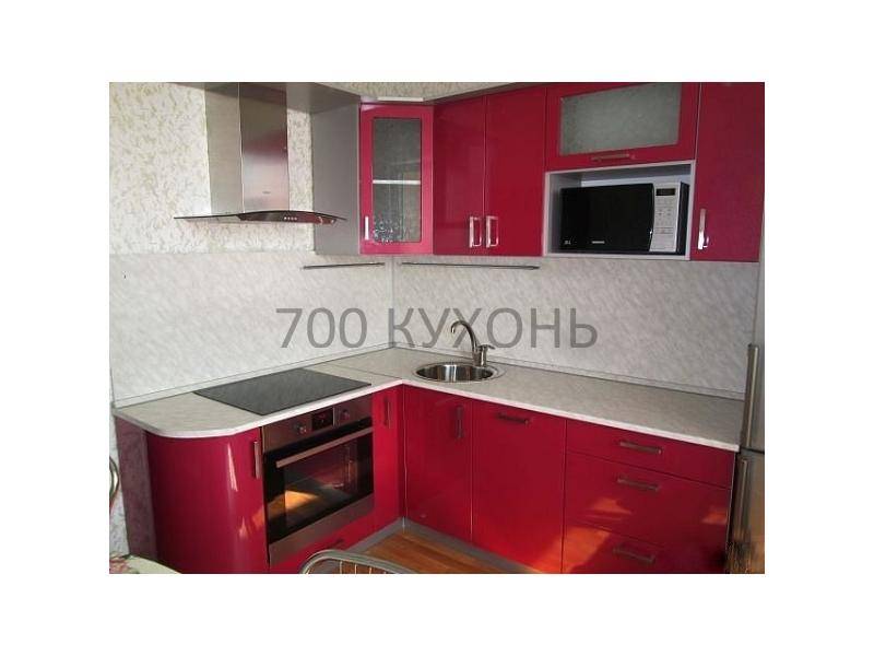 яркая угловая кухня в Нижнем Тагиле