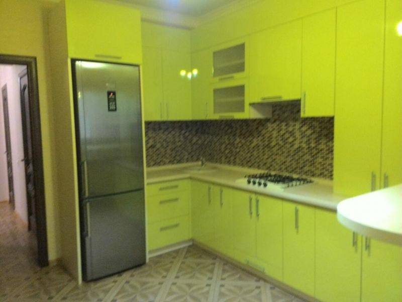 салатовая угловая кухня в Нижнем Тагиле