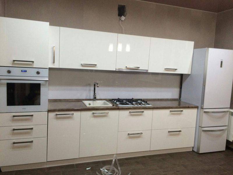светлая прямая кухня в Нижнем Тагиле
