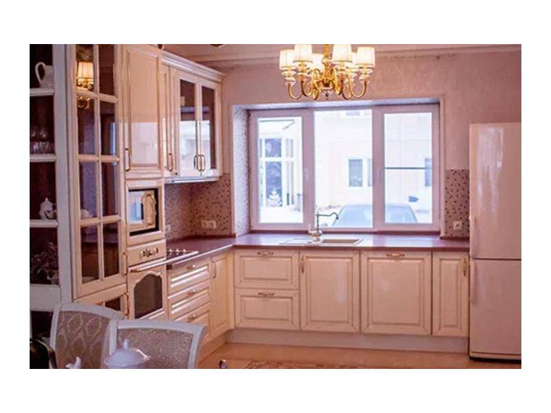 белая кухня из массива сосны в Нижнем Тагиле