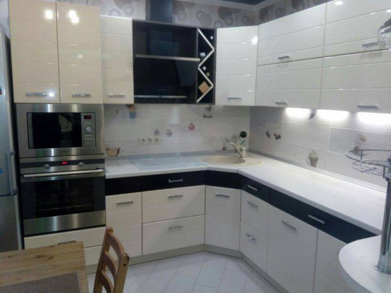угловая глянцевая кухня в Нижнем Тагиле
